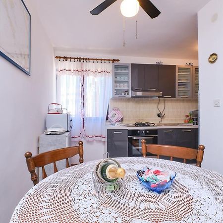 Apartman Ana Малий Лошинь Екстер'єр фото