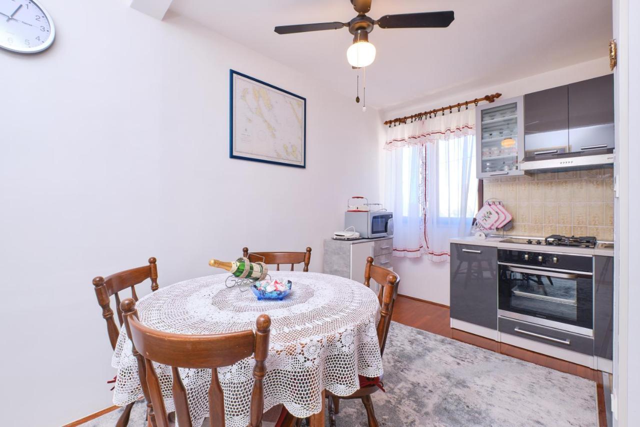 Apartman Ana Малий Лошинь Екстер'єр фото